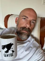 I would love to have a crow friend or two.