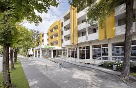 The restaurant menu features german dishes. Holiday Inn Munich South In Munich Hotel Rates Reviews On Orbitz