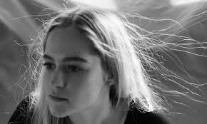 How to straighten hair with a flat paddle brush