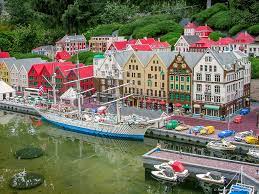 Lego, das lego logo, die konfigurationen des steines und der noppen, die minifigur, duplo, friends, mindstorms, nexo knights, ninjago und legoland sind marken der lego. Legoland Billund Zabavny Park V Dansku Dovolenkainfo Sk