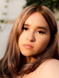 Vicki Castro's Instagram, Twitter & Facebook