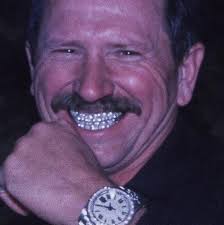 Is the servo arm touching the bottom of the assembly?