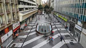 El plan paso a paso es una estrategia gradual para enfrentar la pandemia según la situación sanitaria de cada zona en particular. Hoy 43 Comunas Retroceden Y 11 Avanzan De Fase En El Plan Paso A Paso La Tercera