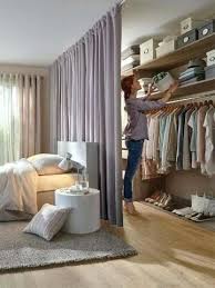 Begehbarer Kleiderschrank Vorhang Gute Idee Als Abtrennung Begehbarer Kleiderschrank Vorhang Begehbarer Kleiderschrank Schlafzimmer Design