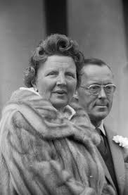 Seine frau, die königin, ganz vorne mit dabei. Juliana Niederlande Wikipedia