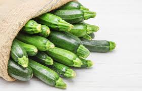 Ground pork, ground beef, onion, garlic, tomatoes, tomato paste, fresh basil, fresh parsley, fresh oregano, fresh thyme, fennel seeds, eggs, coconut. Keto Zucchini Puffer Rezept Fur Die Ketogene Ernahrung Strong Magazine