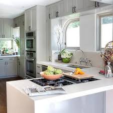 small kitchen peninsula design ideas