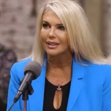 Erick Falcon (@erickf0915)