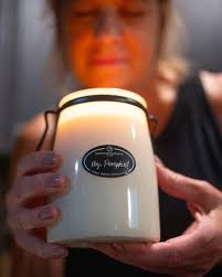 Who is ready for fall?! Fall is my favorite and it's smelling like fall in  my house! Look at this betelgeuse warmer coming August 19th!! It even  projects the worm