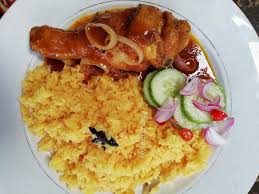 Tumis bawang merah halus sebentar lalu campur dengan udang sampai harum, masukkan ke dalam kuah. Resepi Nasi Minyak Mudah Dan Sedap Ayam Masak Merah Acar Timun Sayidahnapisahdotcom