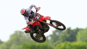 Après la mort de deux jeunes en marge du Motocross d'Ernée, leurs clubs de foot d'Ille-et-Vilaine leur rendent hommage — ici.fr