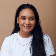 Amanda Bergen's Instagram, Twitter & Facebook