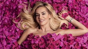 Dara rolins also known as darinka rolincova born darina gambosova december 7 1972 is a slovak recording artist and entrepreneur her music career began. Dara Rolins Pro Avon Encanto Youtube