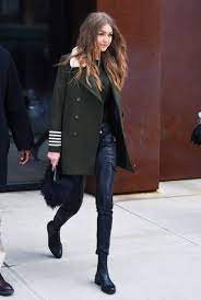 Die schönsten damenschuhe shoppst du bei sacha bequem online aktuelle trends schnelle lieferung.diese chelsea boots aus der iconic collection von sacha sind wahre alleskönner und lassen sich mit jedem outfit kombinieren. Wie Schwarze Enge Hose Aus Leder Mit Schwarzer Chelsea Boots Aus Leder Zu Kombinieren 4 Damen Outfits 2021 Lookastic