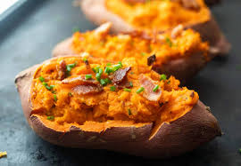 Olahan makanan dari ubi ungu yang paling mudah ditemukan adalah keripik, kolak, ubi bakar, ubi goreng dan ubi rebus. 4 Olahan Ubi Yang Cocok Dikonsumsi Untuk Buka Puasa Roomme
