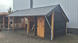 kapschuur van douglas hout afmeting dakmaat 660cm x 410cm materiaallijst staanders en ligger voorzijde 12x12cm betonpoeren a houten schuur dakbeschot hout