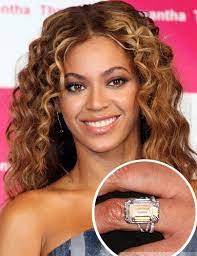 Beyonce Rocks Her 18 Carat 5 Million Dollar Rock Celebrity Hairstyles Beyonce Engagement Ring Expensive Diamond Engagement Rings