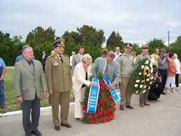 De asemenea, niciun membru al asociatiei cadrelor in rezerva si in retragere din serviciul de telecomunicatii speciale nu este afiliat la sindicatul domnului dogaru si se recomanda celor care doresc sa faca parte din organizatii de tip sindical sa se retraga din asociatie'', mentioneaza gl. Acmrrag