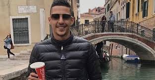 Bilal wahib dettagli biografia, filmografia, premi, news e rassegna stampa. Foto Boef Verwent Zijn Vriendin Met Een Rolex
