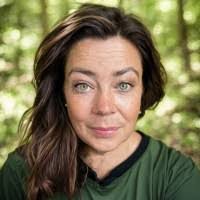 Jennifer Graves's Instagram, Twitter & Facebook