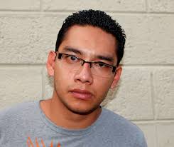 CAPTURAN A TRES ESTAFADORES EN ESTA CIUDAD"""""==== Miembros del DEIC y la  PNC les venían siguiendo desde hace días a Danilo Morales Sintuj de 24  años, a Ronal Adalberto Juarez Williams de