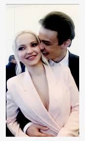 Los chicos sabían que íbamos a salir antes de que nos diéramos cuenta. Dove Cameron Dovecameronedit Thomas Doherty Thomasdohertyedit Formal Wear Free Transparent Png Download Pngkey