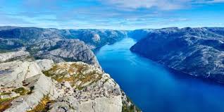 Van de zuidkust met ontelbare eilandjes via de fjorden in het westen tot aan de lofoten en de noordkaap toe! 10 Bezienswaardigheden In Noorwegen Onze Tips Dolopreizen Nl