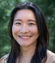 Laura Smale's Instagram, Twitter & Facebook