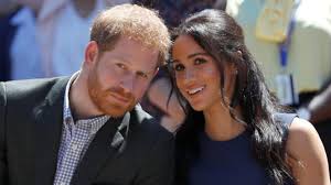 Nyní jsme však v protektorátu, kdy je rodina osmiletého edy donucena vystěhovat se z prahy na venkov k příbuzným. Rocny Syn Harryho A Meghan Poprial Ä¾udom Stastny Novy Rok