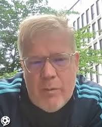 Terry Lear's Instagram, Twitter & Facebook