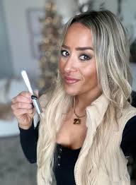 Ah love this new mascara!! When we have busy days full of sports then  evening plans, I like to be able to freshen up my mascara here and there  throughout the day…