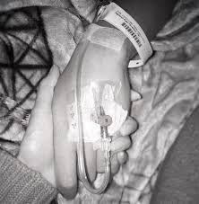 Egambar.net 30 foto tangan di infus asli di kamar cewek atau laki laki 01 06 2020 salah satu yang pasti didapat oleh orang sakit yang dirawat di rumah sakit adalah infus seperti kumpulan foto tangan di infus yang akan dibahas berikut mengingatkan kita bahwa perawatan. Gambar Tangan Di Infus Aesthetic Gambar Tangan Diinfus Di Rumah Sakit Foto Gambar Temukan Gambar Dan Video Tentang Tumblr Wallpaper Dari Seluruh Dunia Di We Heart It Marguerite Burditt