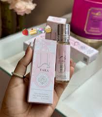 Perfume Yara Roll-On Oil llegó 😮💨 ¡Lleva el lujo contigo a donde vayas!🥰 ideal para bolsos, viajes o un retoque rápido durante el día. 🌺 Su fragancia dulce, elegante y femenina te
