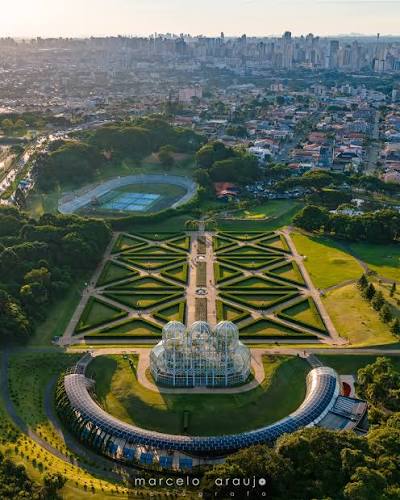 JARDIM BOTÂNICO DE CURITIBA Há tempos não apareciam novas fotos do nosso Jardim  Botânico na minha timeline. Pois nessa sexta-feira resolvi captar o  belíssimo pôr do sol que estava fazendo... mas pena