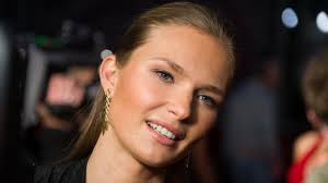 Choć od ślubu piotra adamczyka i karoliny szymczak minęło już ponad pół roku, para nadal pilnie strzeże swojej prywatności. Karolina Szymczak Opowiedziala O Swojej Chorobie Zona Piotra Adamczyka Przeszla Operacje Radio Zet