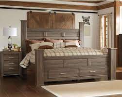 Our modern king sized platform bed with attached footboard is a big bed, and it gives you big storage! Poster Bed With Storage Footboard King Size Shown Available In Quee Decoracion De Escaleras Interiores Muebles De Dormitorio De Madera Dormitorio De Madera