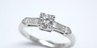 The average price of a 0.50 carat diamond is $1,500, and the largest melee diamonds are less than half of this weight. What S The Cost Of Replacing A Diamond In A Ring