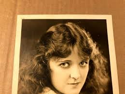 Jean Paige Very Rare Very Early Autographed 7/9 Photo '20s Captain Blood  Blk Bty