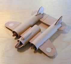 This Airplane Is Cool And Your Kids Can Decorate It To Their Heart S Desires Amber Crabb Jouets En Carton Trucs Et Astuces Camping Rouleau De Papier Toilette Artisanal