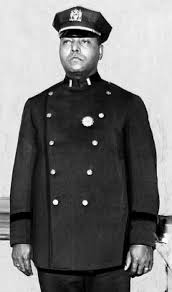 Nypd Lt Samuel L Battle 1941 Mr Battle Became First African American Nyc Police Officer In 1911 970 X 1641 African American Black Is Beautiful Black History