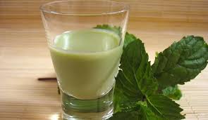 Una crema di verdure primaverile perfetta per un menu e' fatta solo con asparagi, porro, cipollotto fresco, menta (io la preferisco alla mentuccia, ma. Ricetta Liquore Alla Menta Crema Di Menta Liquore Dal Gusto Delicato