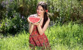 Pepenele rosu te protejeaza si impotriva degenerarii maculare, afectiune a retinei care poate conduce la orbire. Calorii Pepene RoÈu ComparaÈie Cu Cel Galben Honeydew Cantalup Casaba Sau Murat