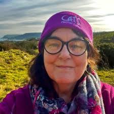 Laura Butler 💙 (@laurabirishart)