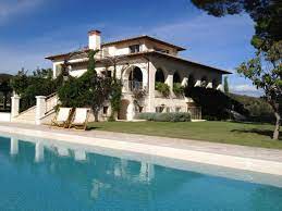 casterile est une grande villa de vacances avec piscine situee a environ 5 km de castiglione della pescaia dans la villa toscane maison de vacances toscane