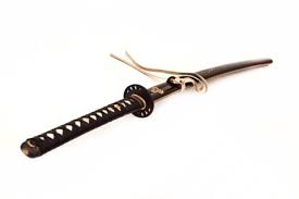 Biete eine kill bill figur die braut mit schwert, schwertscheide und plattform. Kill Bill Hattori Hanzo Schwert Gefaltet