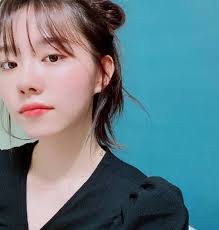행사는 코로나 19 영향으로 온라인 중계로 진행됐다. ê¹€ì†Œí˜œ ê·¼í™© ë¬¼ì˜¤ë¥¸ ë¯¸ëª¨ ìŠ¤íƒ€íˆ¬ë°ì´