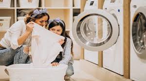 4 tips cara mencuci baju putih agar tidak kusampada dasarnya tidak sulit untuk membuat pakaian berwarna putih bisa terlihat selalu putih dan bersih. Baju Putih Jangan Sampai Kusam Begini Cara Mencucinya Yang Tepat Blog Tribunjualbeli Com