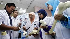 The average salary for a medical assistant in malaysia is rm 22,120. Housemanship Issue Students Attitude Aggravates Problem Say Doctors Free Malaysia Today Fmt