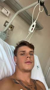 Vita in Terapia Intensiva: Sofferenza e Resistenza nel Cuore