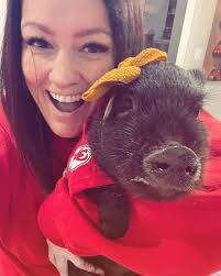 My lil piglet, Poppy Grace, and I are ready to watch Taylor and her  boyfriend!!! ❤️💛